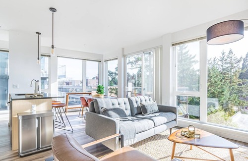 Wilburton Apartment | Charming 2BR in Bellevue, Gym + Pet-Friendly