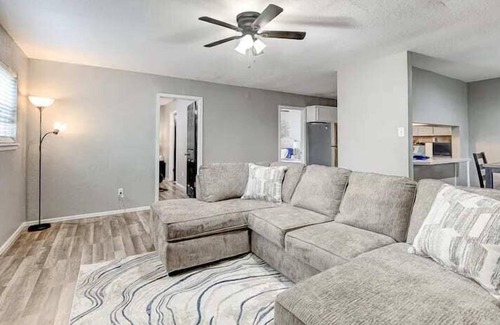 Lawton Apartment | Charming 2BR in Central Lawton - Near Fort Sill!