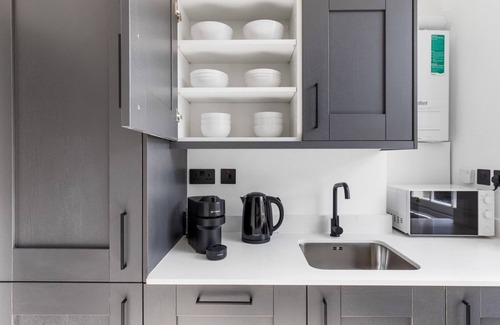 Wapping Apartment | Charming 2BR in Wapping w/City Views, by Blueground