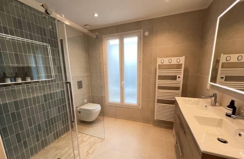 Arcueil House | Charming 2BR newly renovated with unbeatable location