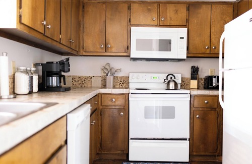 Mobile Apartment | Charming 2BR Retreat Pets Welcome!