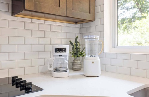 Oakdale House | Charming 2BR Retreat – Minutes to Uptown Charlotte