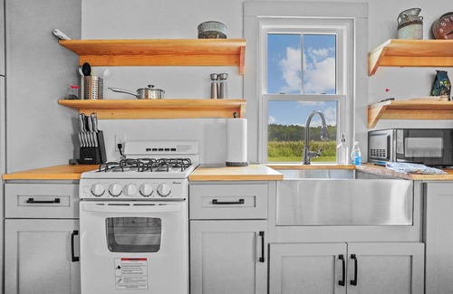 Locustville Cabin | Charming 2BR w/Fire Pit on Farm | 10 Min to Wharf
