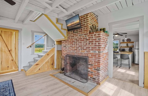 Locustville Cabin | Charming 2BR w/Fire Pit on Farm | 10 Min to Wharf