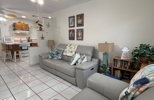 Monroe County House | Charming 3/2 in beautiful Tavernier, FL