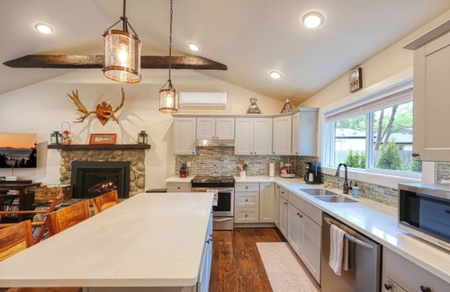 Welches House | Charming 3-bedroom home in the heart of Welches. Close to all of the adventures!