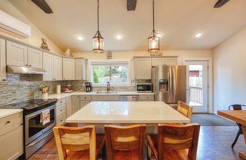 Welches House | Charming 3-bedroom home in the heart of Welches. Close to all of the adventures!