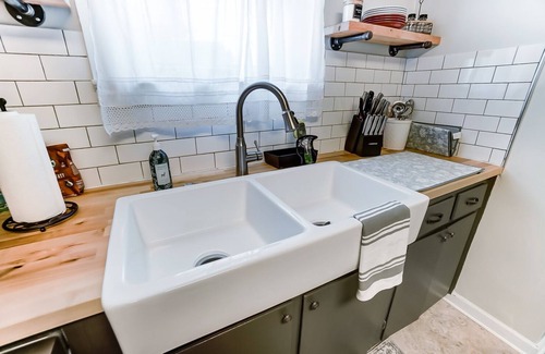 Westgate House | Charming 3 bdr! City location! Great parking!