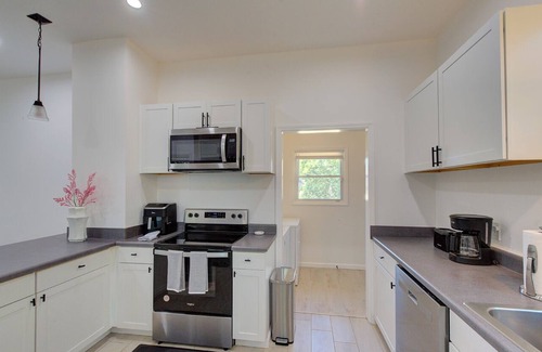 Spartanburg House | Charming 3 bdrm, 2 ba house with fence centrally located to everything, I85, I26