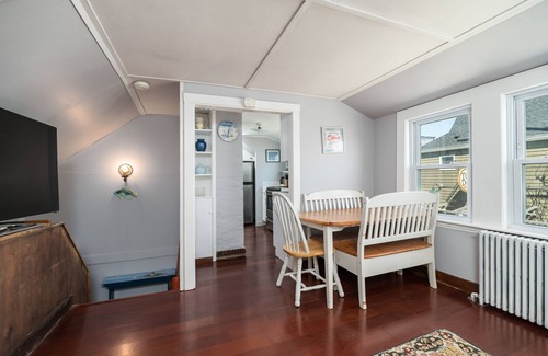 Rockport Apartment | Charming 3 bdrm Apartment in Heart of Rockport-Bearskin Neck-Walk to Beach -WiFi