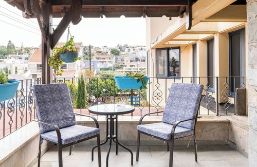 Daliyat al-Karmel House | Charming 3-Bedroom Home in Heart of Daliyat al-Karmel. Park & Walk Everywhere