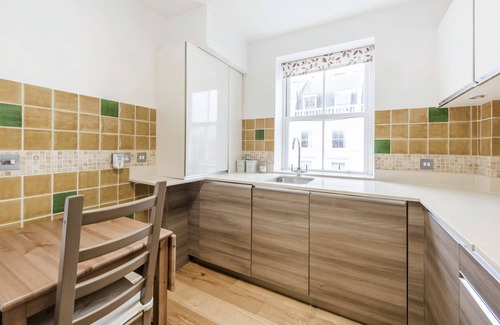 Bayswater Apartment | CHARMING 3 BED APARTMENT BY HYDE PARK