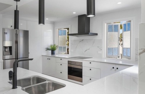 South Townsville House | Charming 3 Bed 2 Bath Cottage