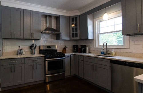Quincy Apartment | Charming 3-bed Condo near Boston w/Free Parking