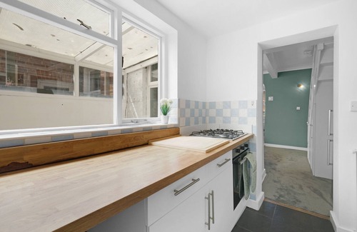 Reading City Centre House | Charming 3 Bed House at Blakes Cottages