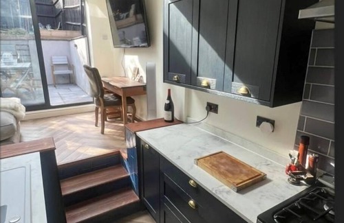 Guildford House | Charming 3-bed House in Guildford