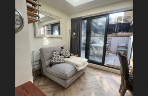 Guildford House | Charming 3-bed House in Guildford