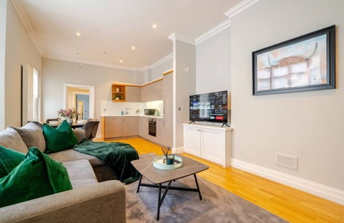 Marylebone Apartment | Charming 3 Bed Marylebone Apartment with AC