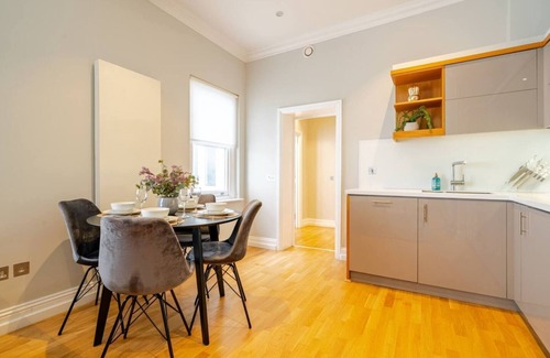 Marylebone Apartment | Charming 3 Bed Marylebone Apartment with AC