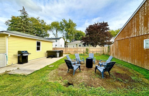North Tonawanda House | Charming 3-bedroom house with AC, WiFi in lovely North Tonawanda