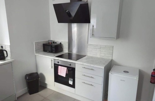 Wolverhampton House | Charming 3-Bedroom House in Wolverhampton! Prime Location!