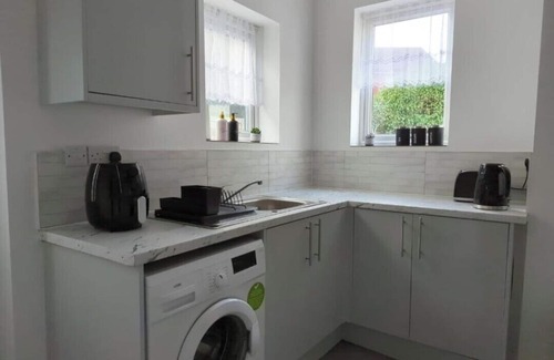 Wolverhampton House | Charming 3-Bedroom House in Wolverhampton! Prime Location!