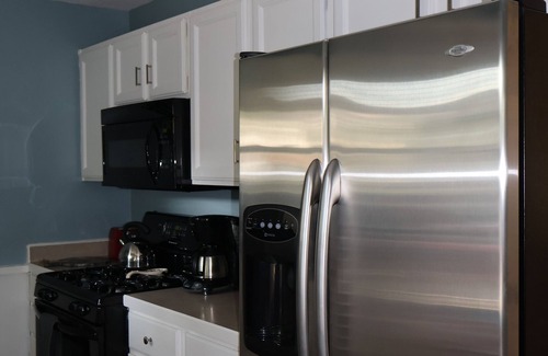 Cuyahoga Falls House | Charming 3-bedroom house with WiFi and AC in beautiful Cuyahoga Falls