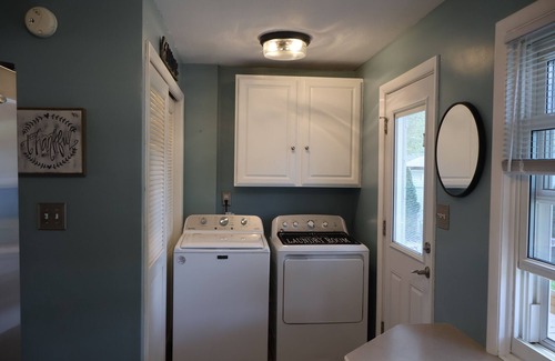 Cuyahoga Falls House | Charming 3-bedroom house with WiFi and AC in beautiful Cuyahoga Falls
