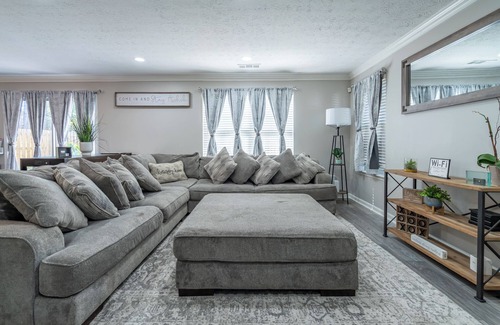 Lithia Springs House | Charming 3-bedroom house with AC, WiFi in terrific Lithia Springs