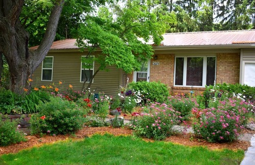 Mount Pleasant House | Charming 3-bedroom home in Mt Pleasant near colleges, Casino and children parksn