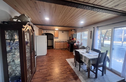 Natural Bridge House | Charming 3-bedroom house in marvelous Natural Bridge with WiFi, fitness room