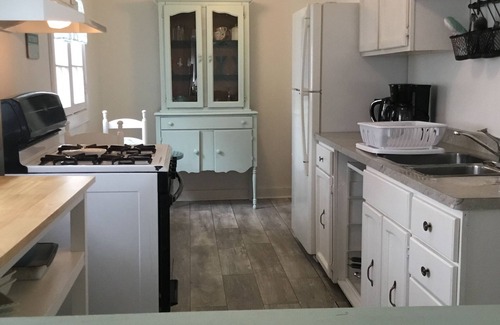 Crystal Beach Cottage | Charming 3 bedroom Sand Castle Cottage Steps to the sandy beach