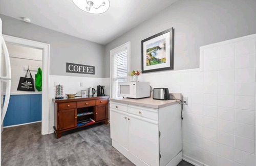 Niagara Falls House | Charming 3-Bedroom Home – 4 Min Walk to Attractions!
