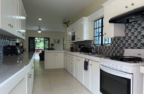 Port of Spain House | Charming 3-bedroom house, surrounded by nature, in gorgeous Port of Spain