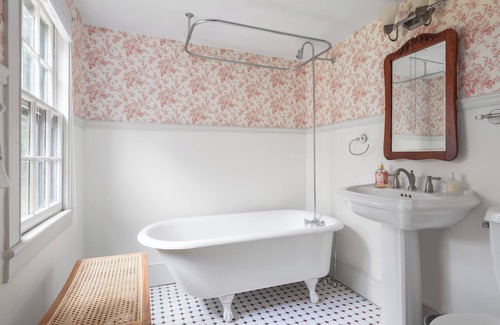 Putnam Valley Other | Charming 3-bedroom farmhouse with WiFi, AC in enchanting Putnam Valley
