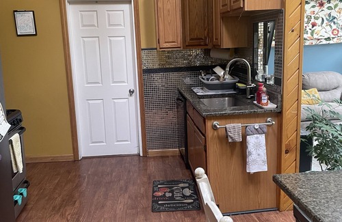 Wildwood House | Charming 3 bedroom 1 bath house located 15 min away from Oakmont Country Club.