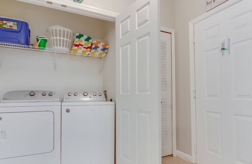 Windsor Hills Condo | Charming 3 bedroom, 1st floor Condo in Windsor Hills - JUST STEPS FROM THE POOL!
