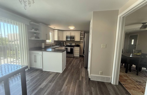 Baraboo House | Charming 3 Bedroom 2.5 bathroom finished basement, Huge yard and Charcoal grill