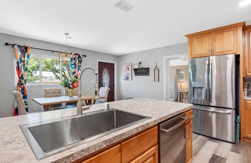 Lakeland House | Charming 3-Bedroom, 2-Bathroom Home with Heated Pool and Spacious Backyard in the Heart of Lakeland