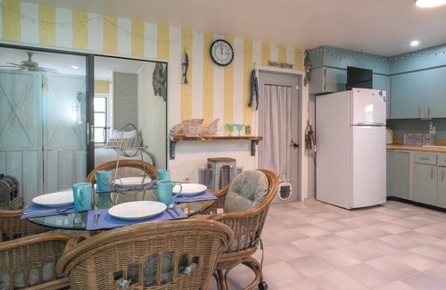 Sunny Shores House | Charming 3 Bedroom 2 Bath Home with Pool Just 2 Minutes from Anna Maria Island