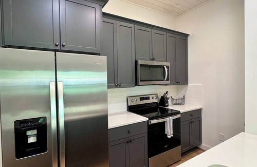 Tallassee House | Charming 3-bedroom 2 bathroom bungalow near Lake Martin