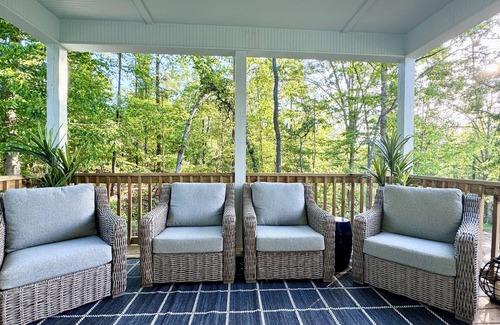 Tallassee House | Charming 3-bedroom 2 bathroom bungalow near Lake Martin