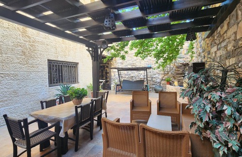 Amman Apartment | Charming 3-bedroom apartment with AC in marvelous Amman