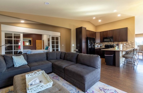 Enumclaw House | Charming 3-bedroom barndominum with stunning views