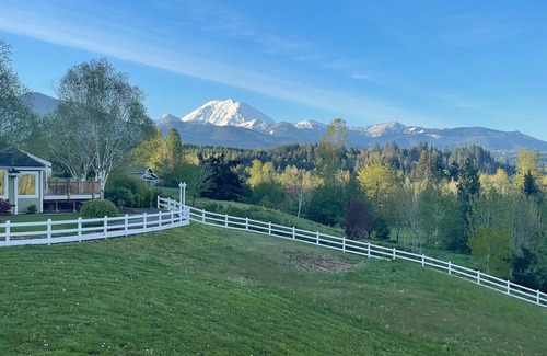 Enumclaw House | Charming 3-bedroom barndominum with stunning views