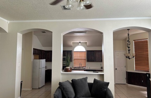 Southeast Arlington House | Charming 3-bedroom building with AC, WiFi in welcoming Arlington