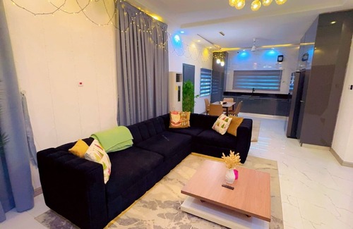 Accra House | Charming 3-bedroom building with AC and WiFi in welcoming ACP Kwabenya Estate
