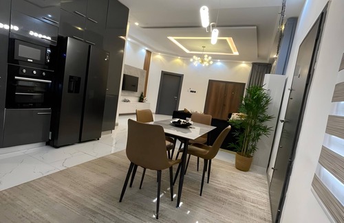 Accra House | Charming 3-bedroom building with AC and WiFi in welcoming ACP Kwabenya Estate