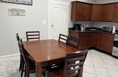 Pisgah House | Charming 3-bedroom bungalow in Quantico Town 2 King Beds Game Room Entire Home!