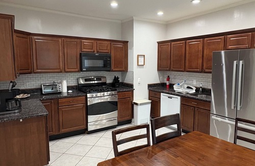 Pisgah House | Charming 3-bedroom bungalow in Quantico Town 2 King Beds Game Room Entire Home!